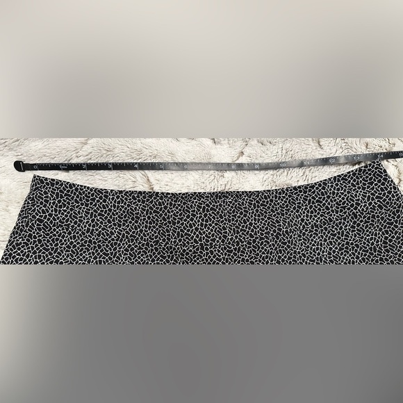 Margaret M Slimming Pant Monochrome Patterned High Waist Shorts - Picture 3 of 10